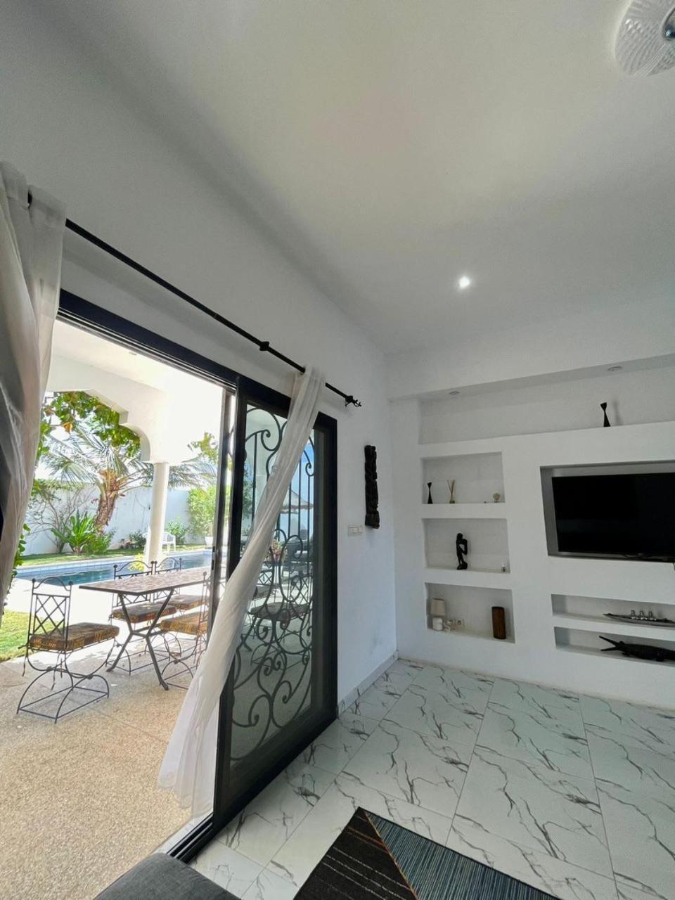 La Baraka, Extravagant Villa For 8 With Pool In Saly Gandigal Kültér fotó